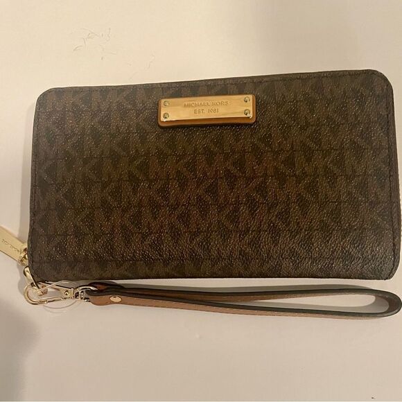 Micheal Kors Wristlet - Picture 5 of 5